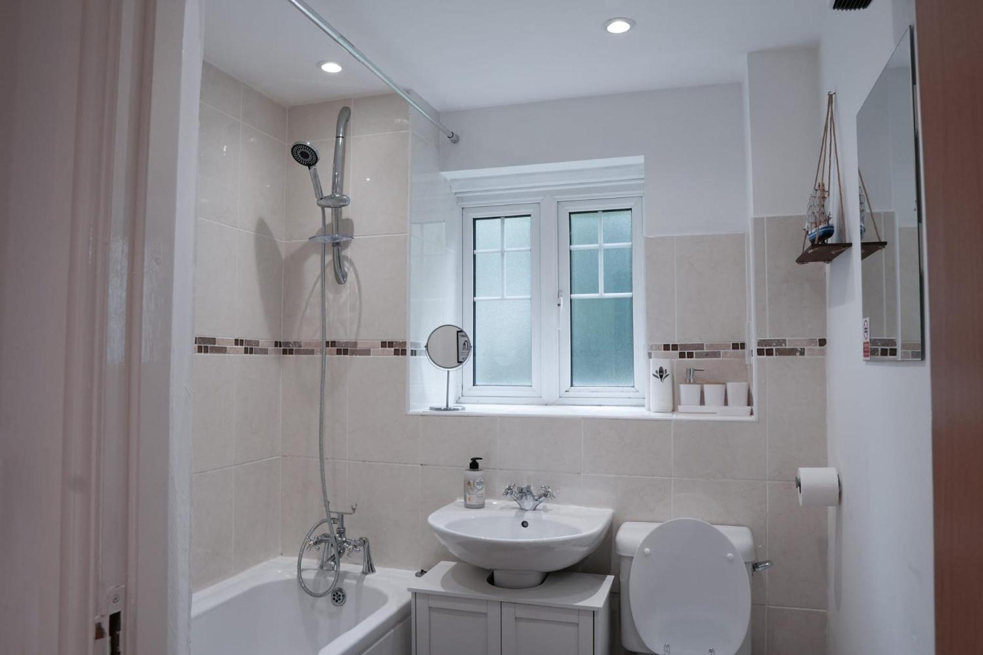 Whole 2-Bed Apartment - Contractors, Professionals, Ulez Free, Free Parking, B'Ham City 10Mins Μπέρμιγχαμ Εξωτερικό φωτογραφία